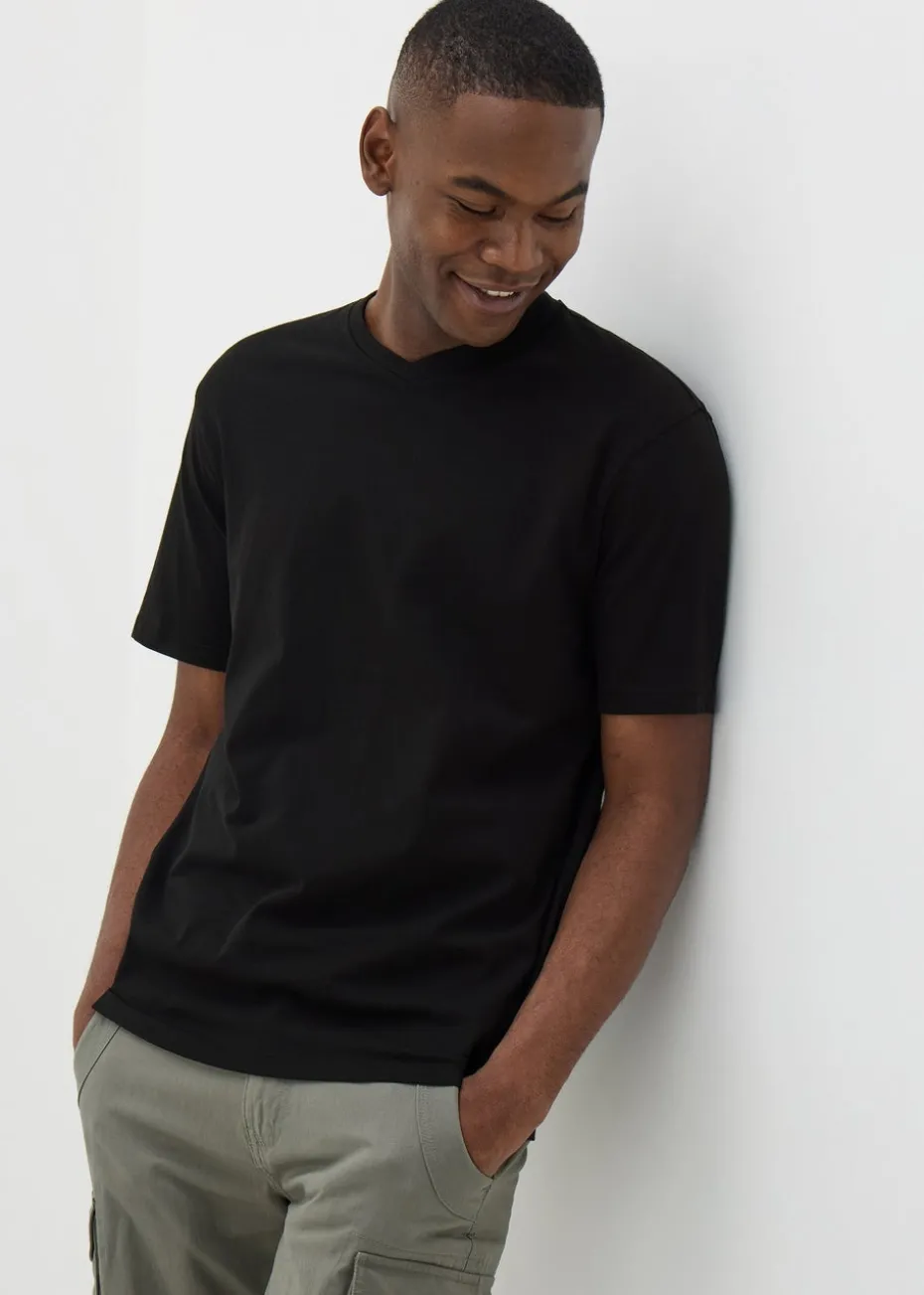 Black Essential V-Neck T-Shirt