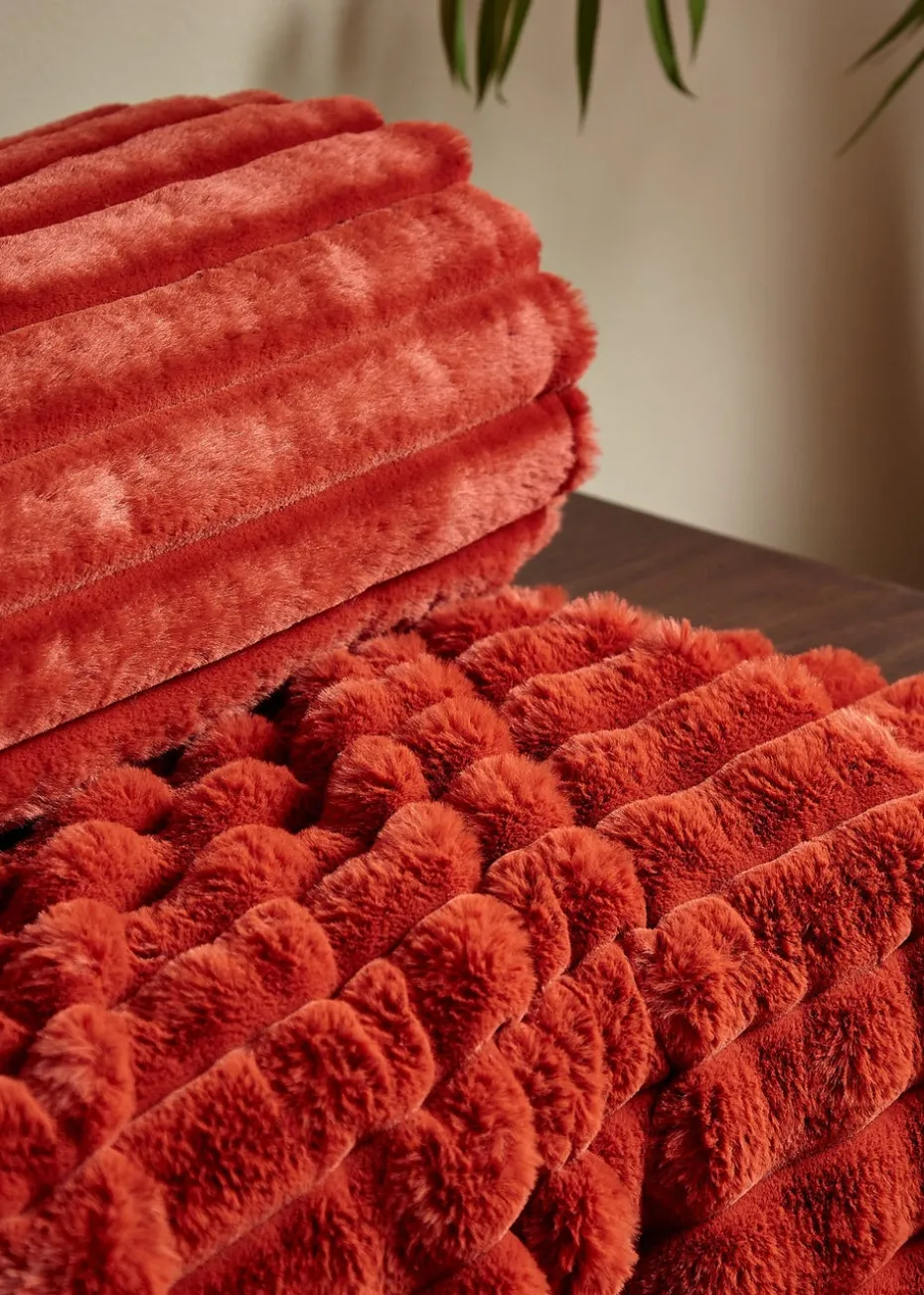 Catherine Lansfield Cosy Ribbed Faux Fur Soft Blanket Throw (130x170 cm)