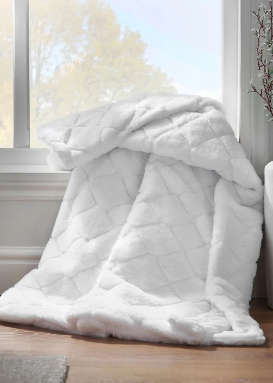 Catherine Lansfield Cosy Diamond Soft 130x170cm Blanket Throw