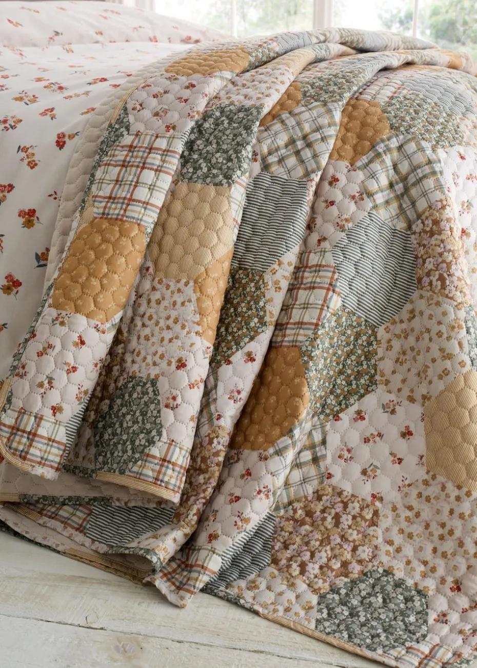Catherine Lansfield Floral Patchwork Quilted Bedspread (220x230cm)