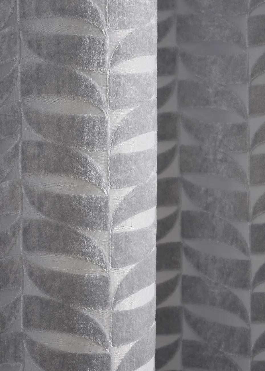 Curtina Kendal Silver Eyelet Curtains