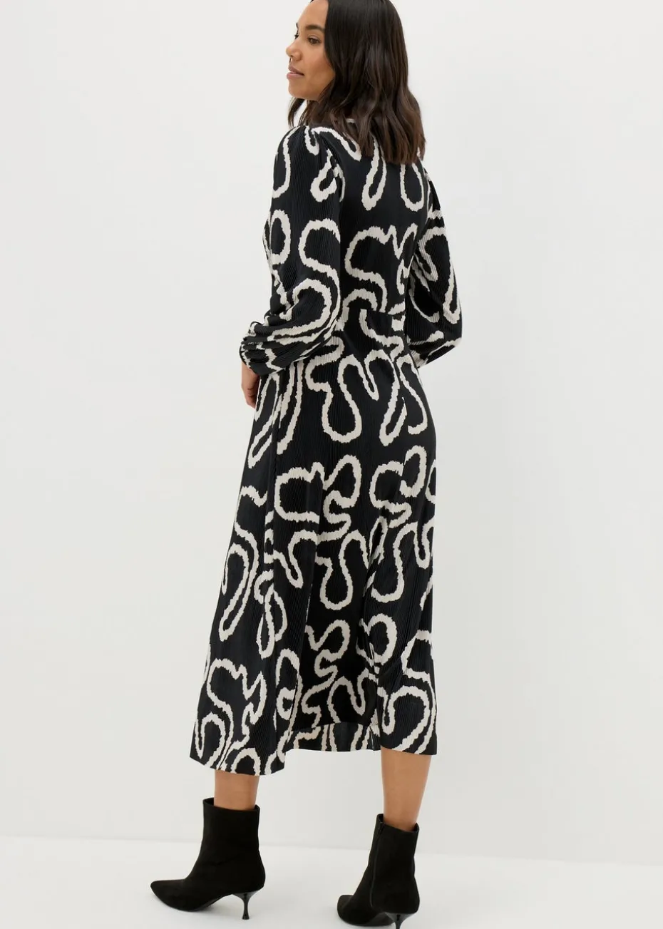 Et Vous Black Plisse Wiggle Print Midi Dress