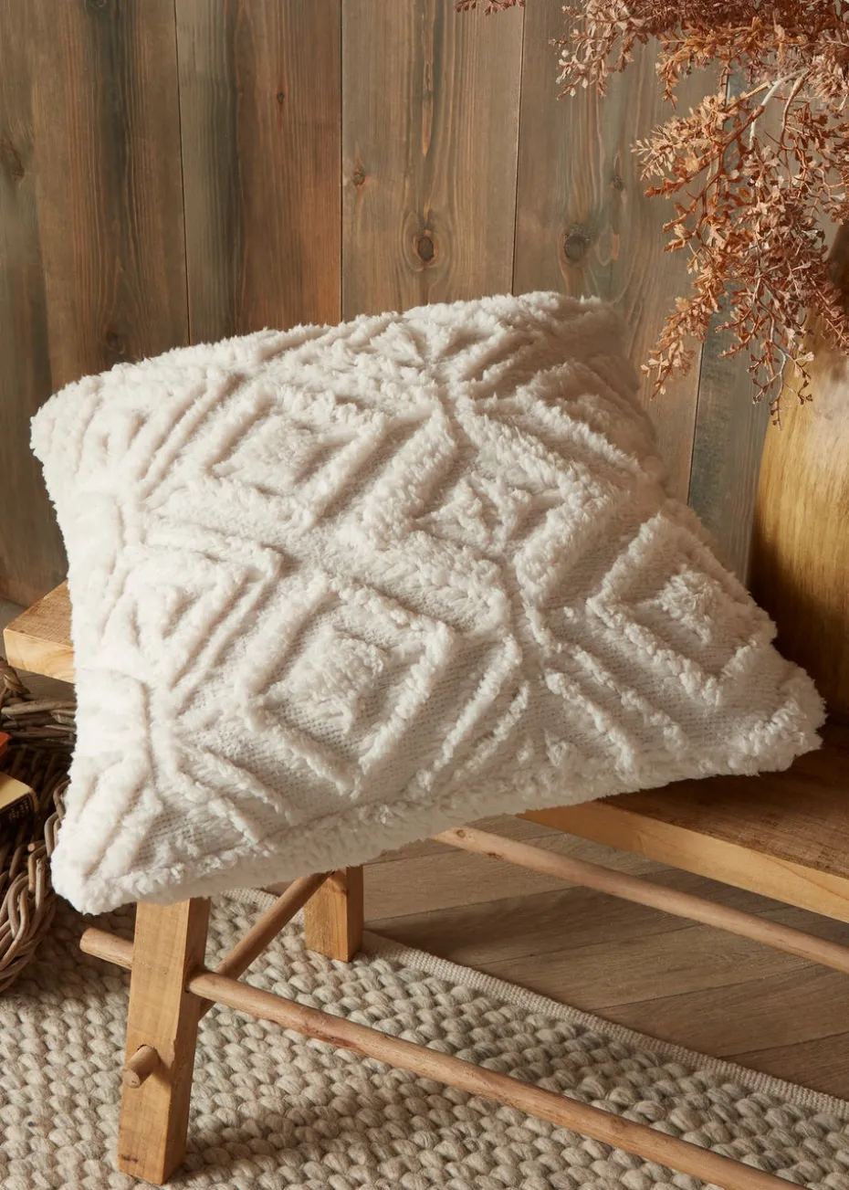 Fusion Snug Romo Natural Pinsonic Fleece Filled Cushion (43cm x 43cm)