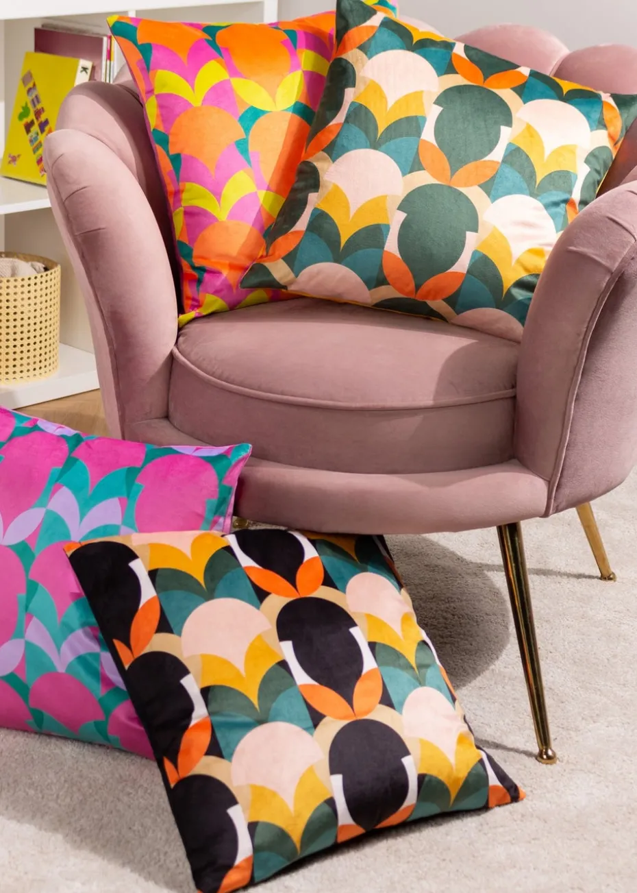 Heya Home Raeya Velvet Filled Cushion (45cm x 45cm x 8cm)
