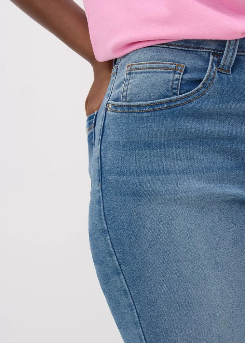 Lightwash Relaxed Skinny Jeans