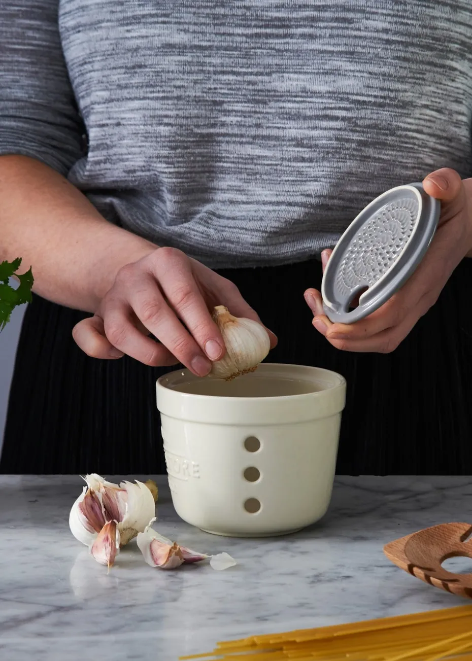 Mason Cash Innovative Kitchen Garlic Store & Grater