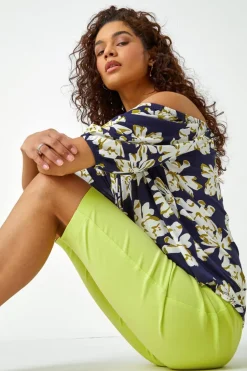 Roman Lime Stretch Knee Length Elastic Waist Shorts