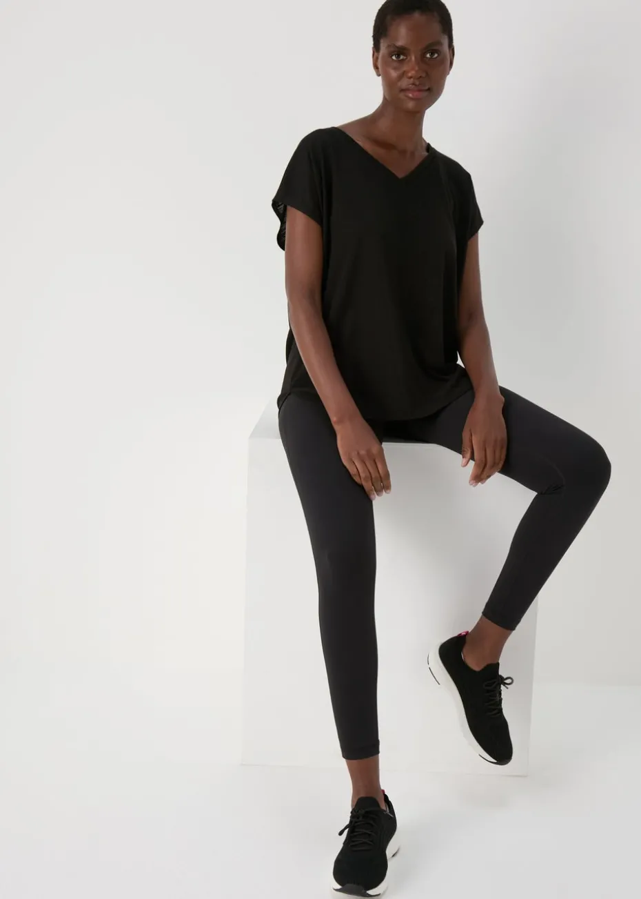 Souluxe Black V Neck T Shirt