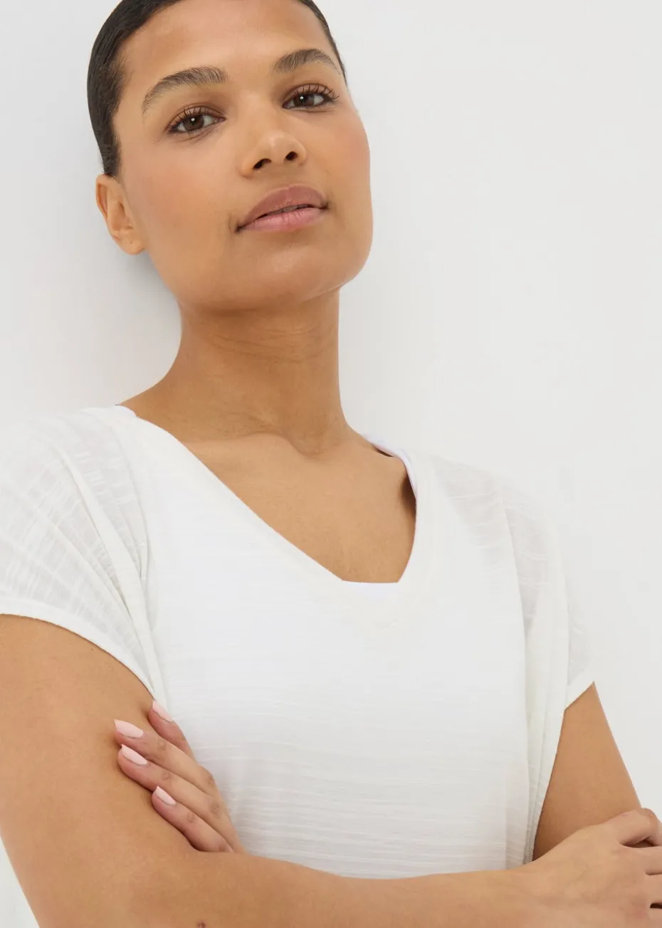 Souluxe Cream V-Neck T-Shirt