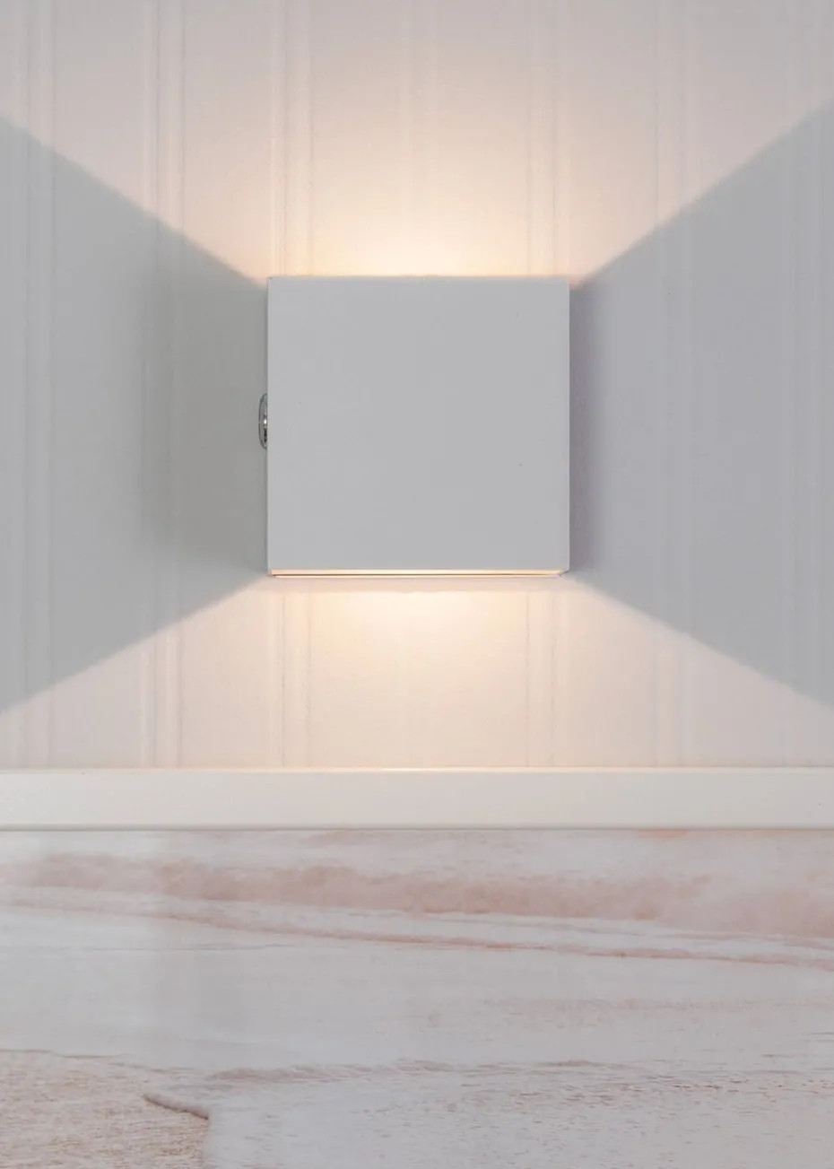 ValueLights Marx White Rechargeable Easy Fit Wireless Wall Light