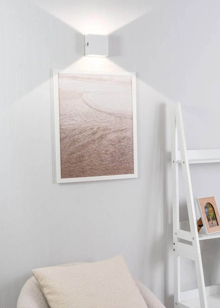 ValueLights Marx White Rechargeable Easy Fit Wireless Wall Light