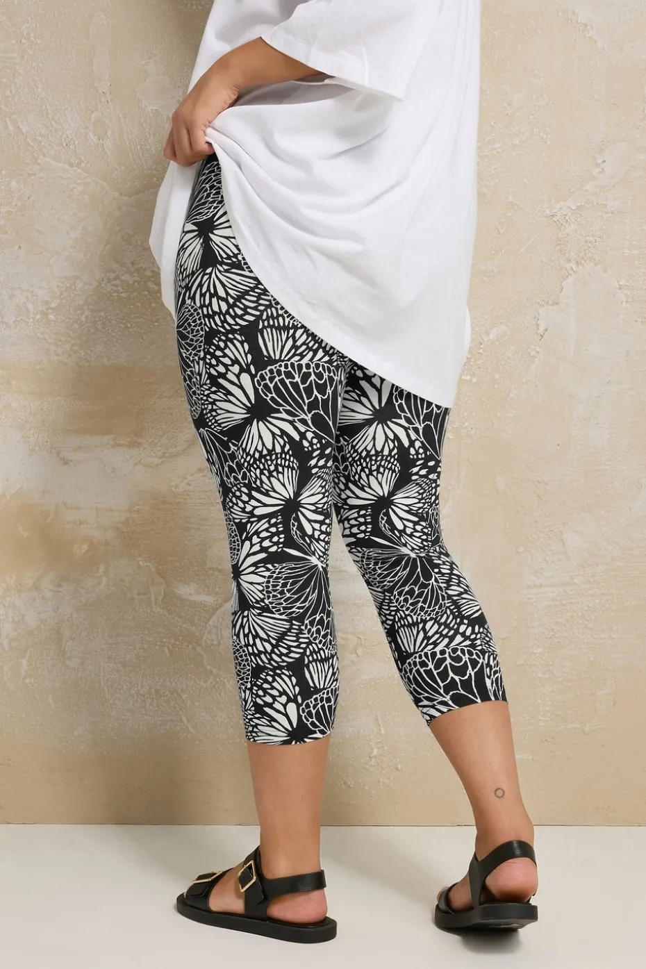 Yours 2 Pack Curve Black Butterfly Print Cropped Leggings