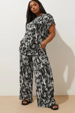 Yours Curve Black Abstract Print Plisse Wide Leg Trousers
